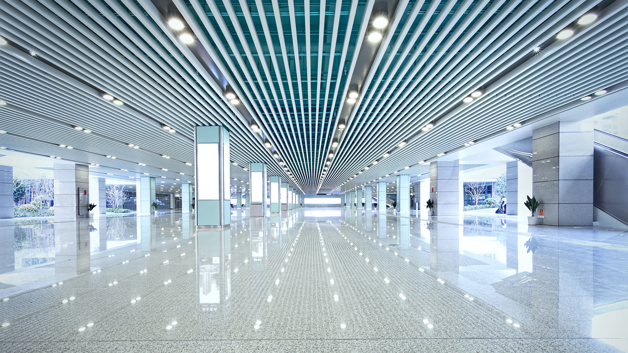 lighting_halle_deckenbeleuchtung_fotolia_61253788_2000x1125